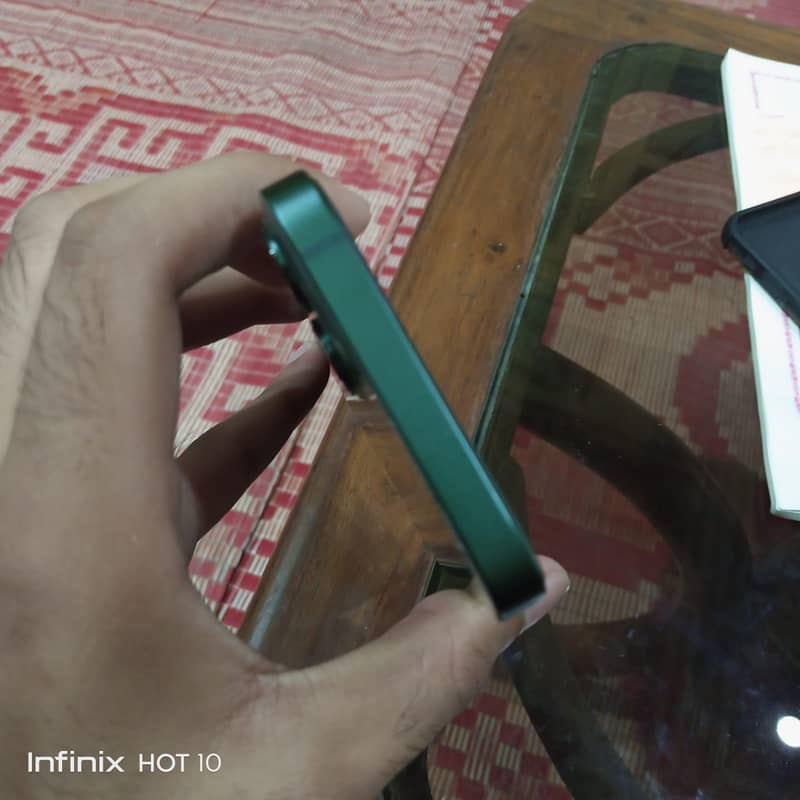 Apple iPhone 13 5