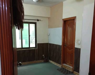Flat Of 800 Square Feet In E-11 Is Available