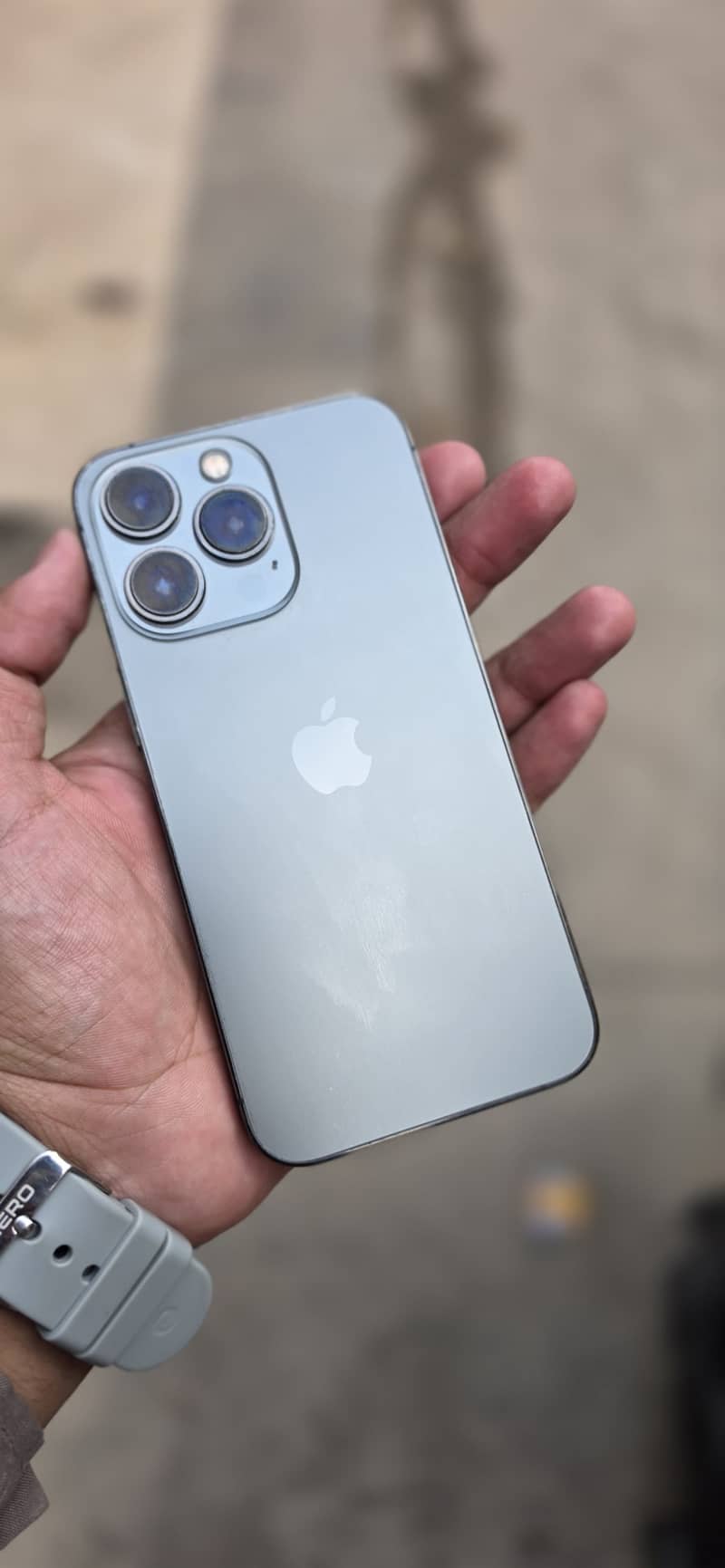 Apple iPhone 13 Pro 1