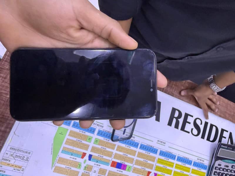 Apple iPhone 11 3