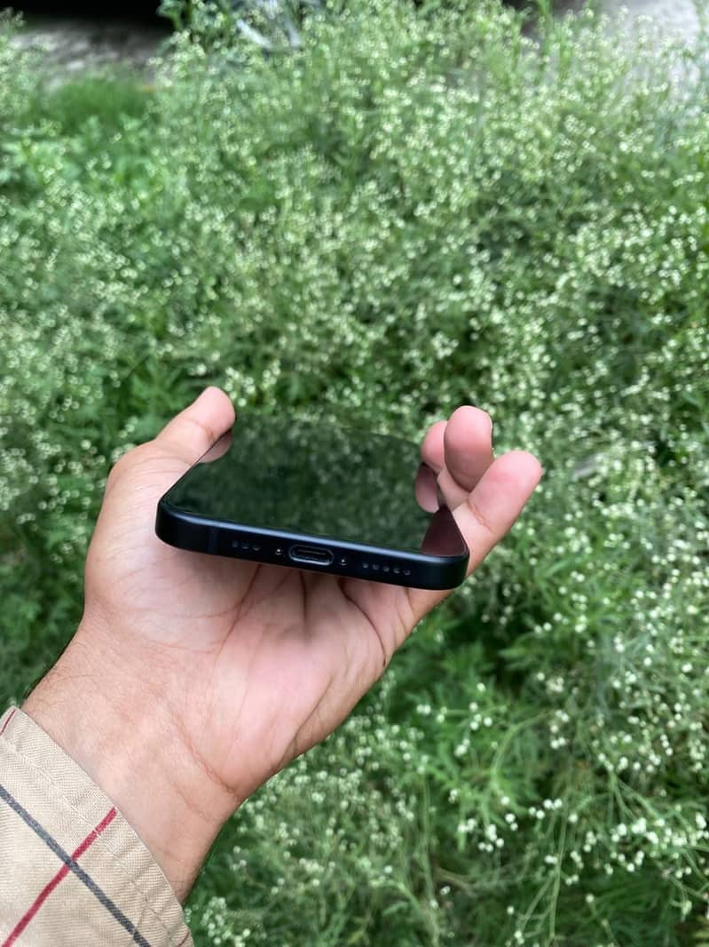 Apple iPhone 15 6