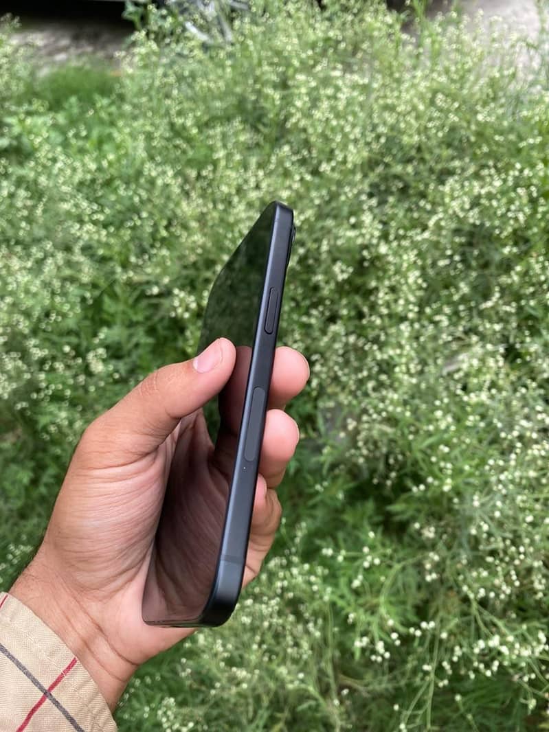 Apple iPhone 15 8