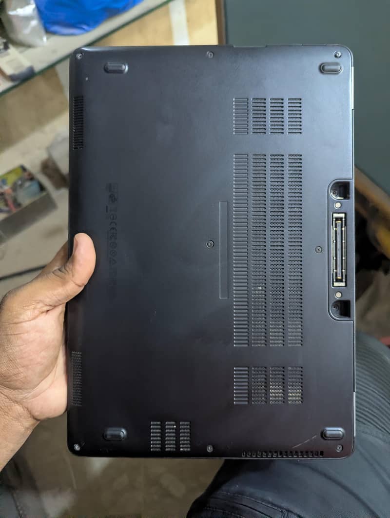 Dell Latitude E7270 0