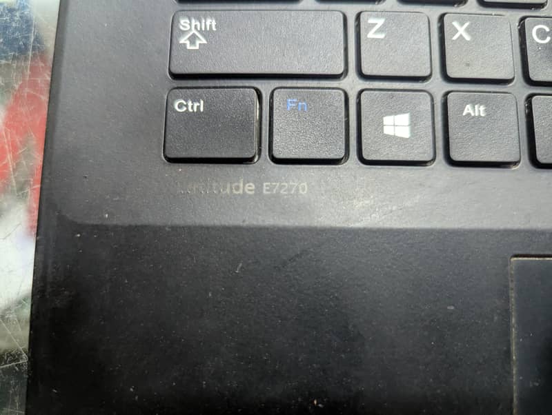 Dell Latitude E7270 1