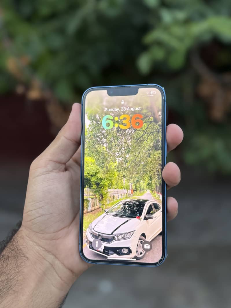 Apple iPhone 13 0