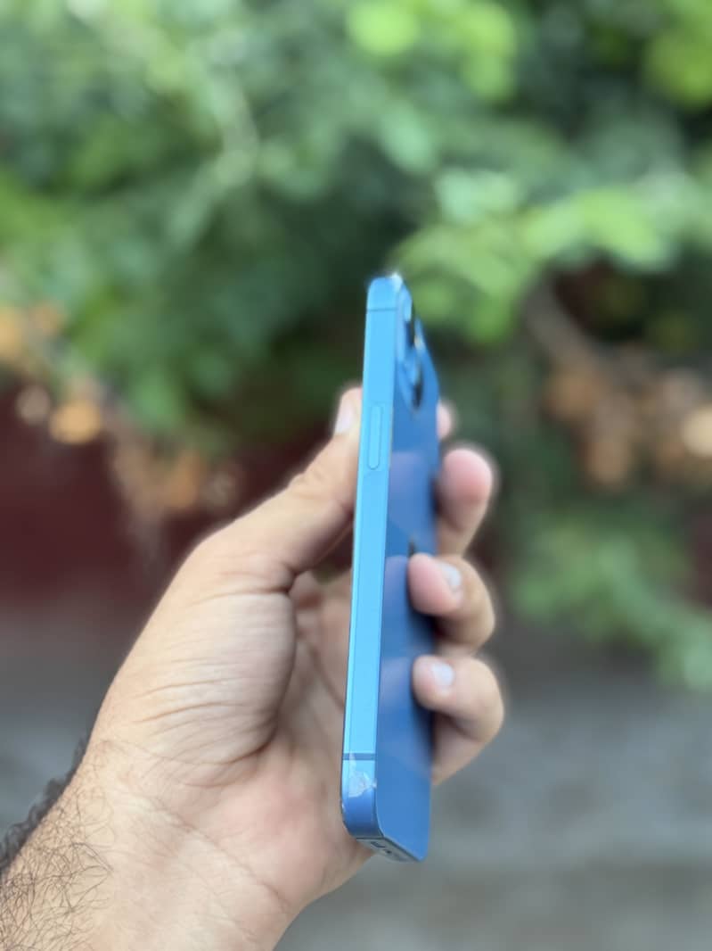 Apple iPhone 13 2