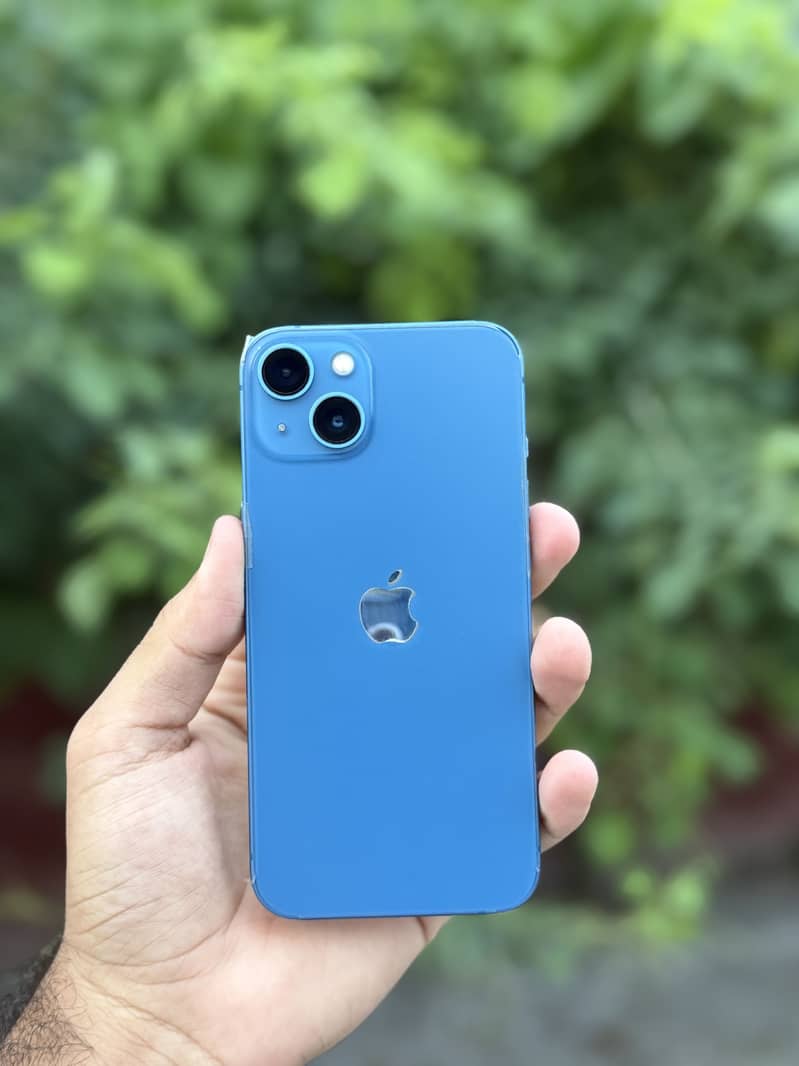 Apple iPhone 13 4