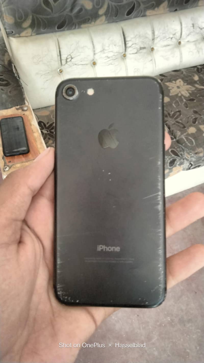 Apple iPhone 7 0