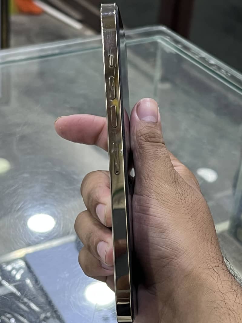 iphone 13 pro Max 4