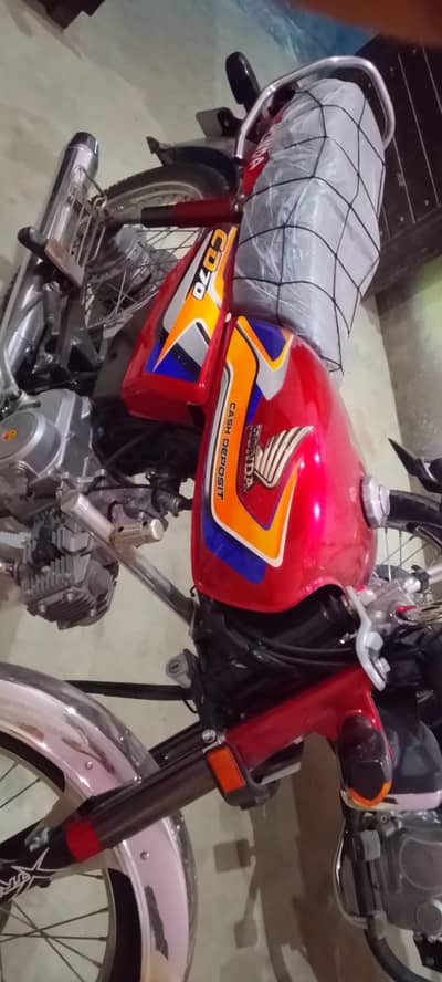 sale my Honda CD 70 bilkul smooth Chali huwi bike