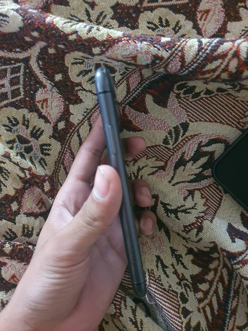 Apple iPhone 11 3