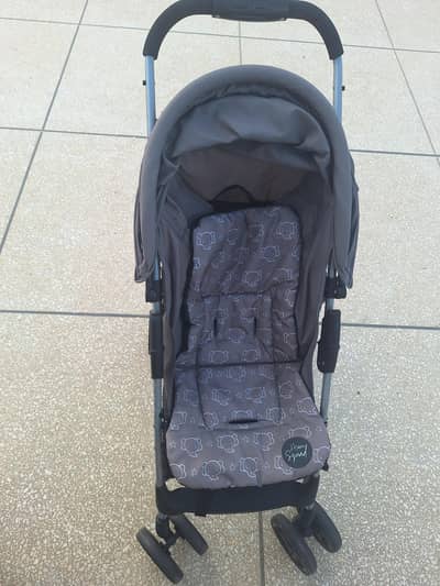 10/10 Pram, 3 positions, branded, excellent condition very less  use