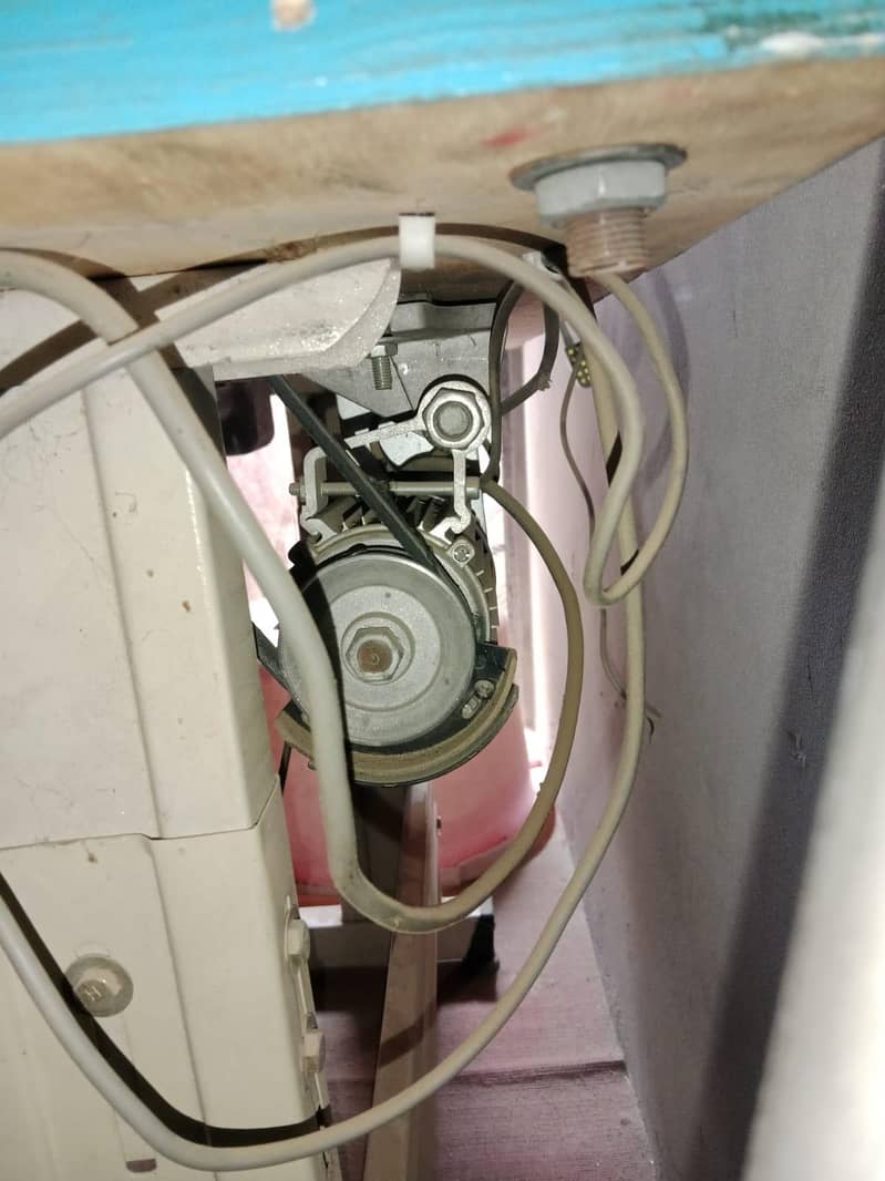 sewing machine 4