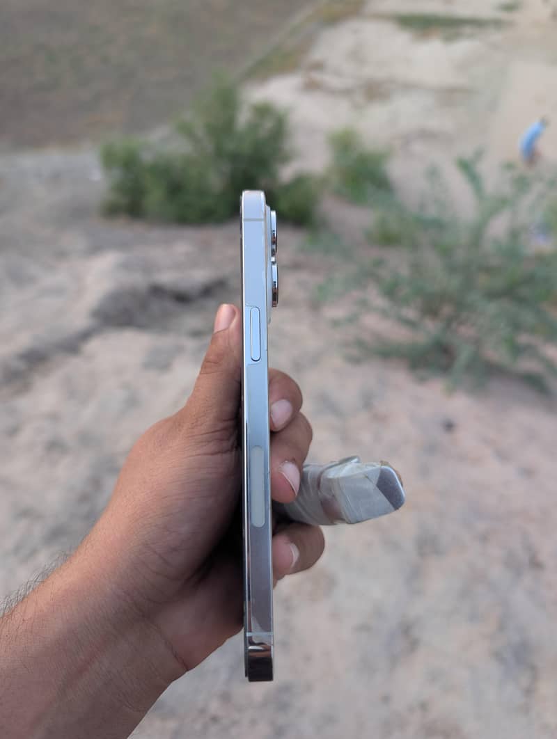 iPhone 14 Pro Max 1