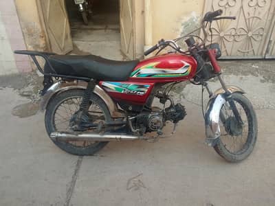 hero bike 100%ok condition 10/9 Whatsapp 03195297112 bike Mai koi Kam
