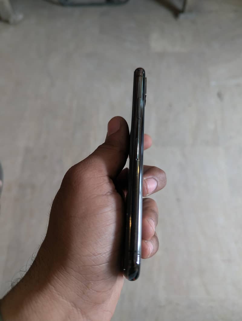 Apple iPhone X 3