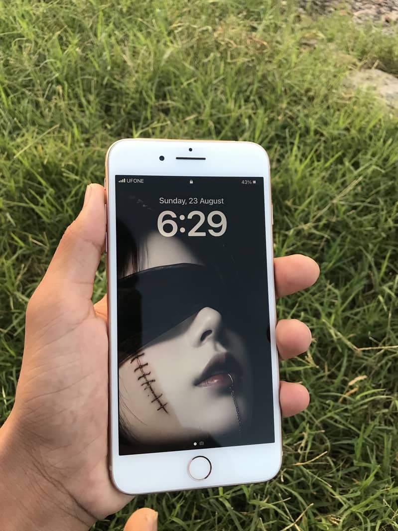 Apple iPhone 8 Plus 1