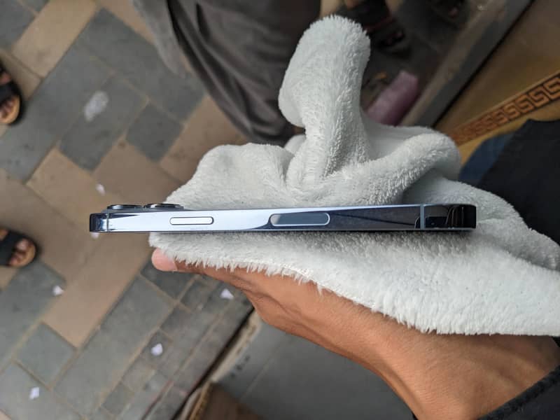 Apple iPhone 13 Pro 4