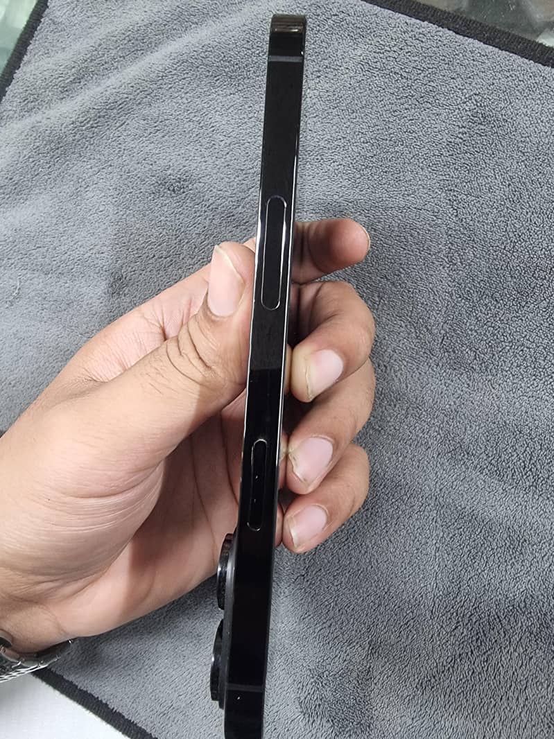 Apple iPhone 14 Pro Max 3
