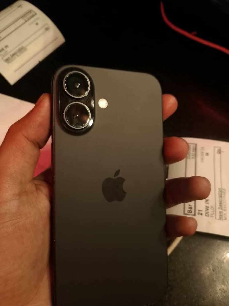 Apple iPhone 16 0