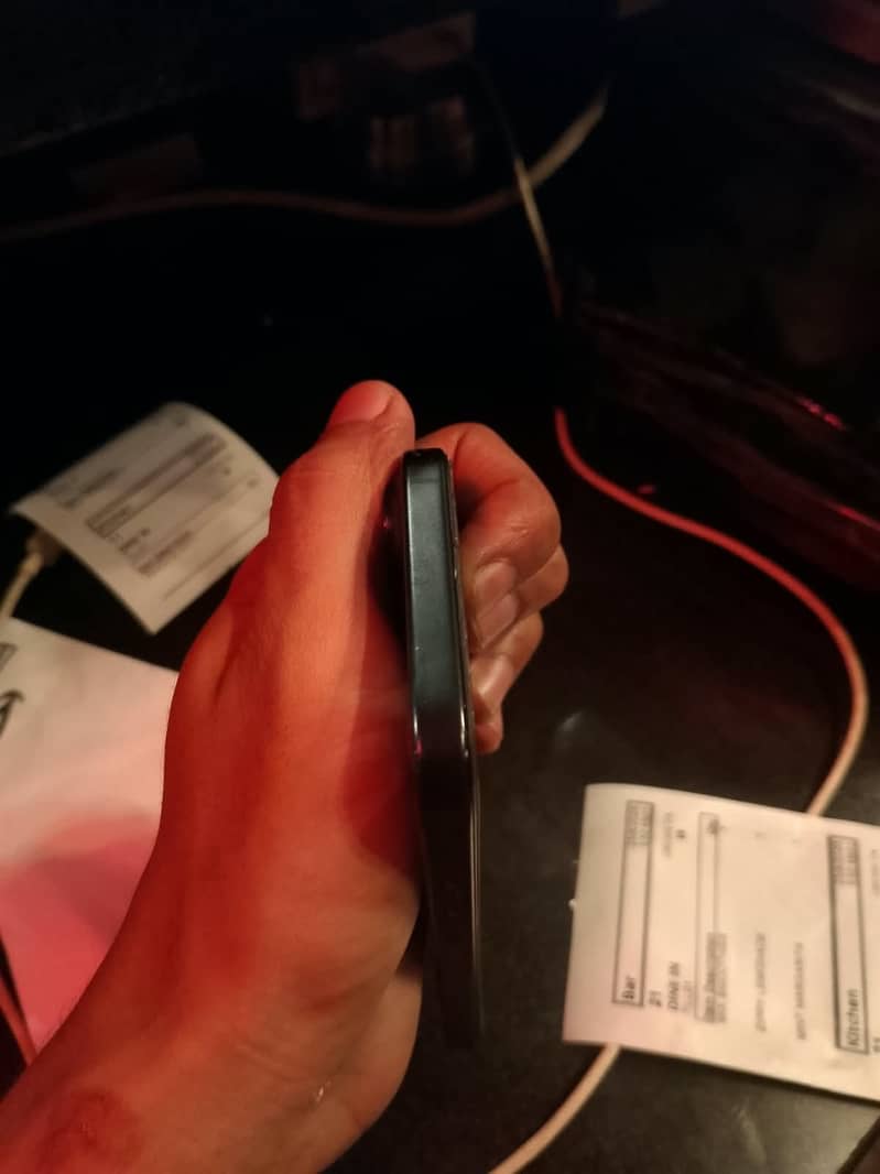 Apple iPhone 16 4