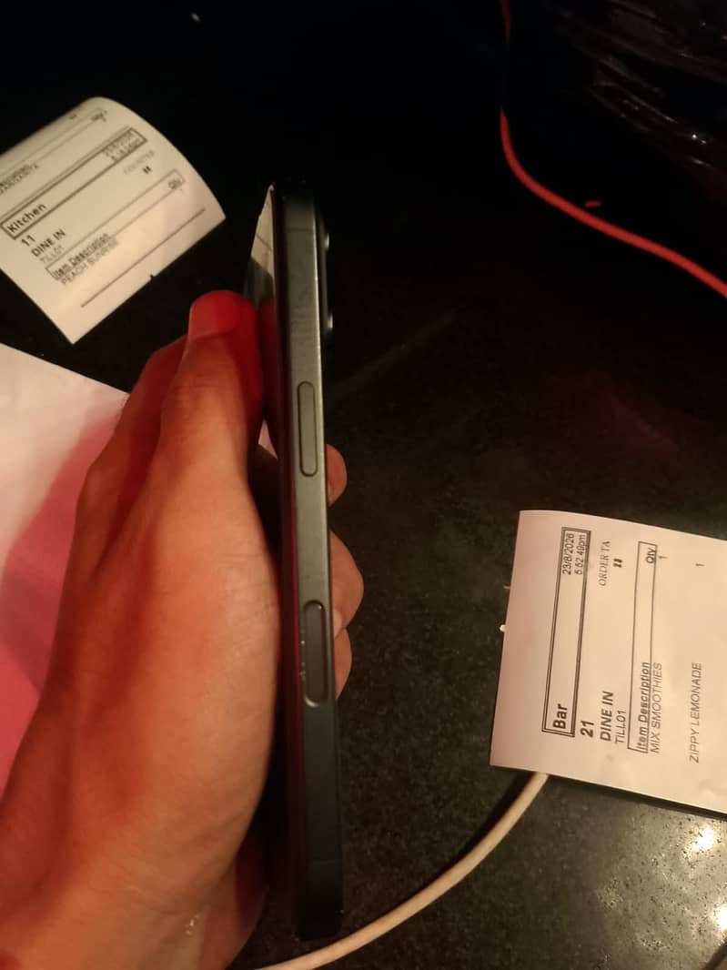 Apple iPhone 16 5