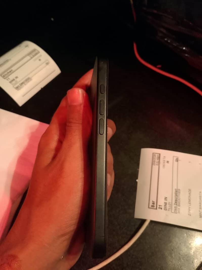 Apple iPhone 16 6