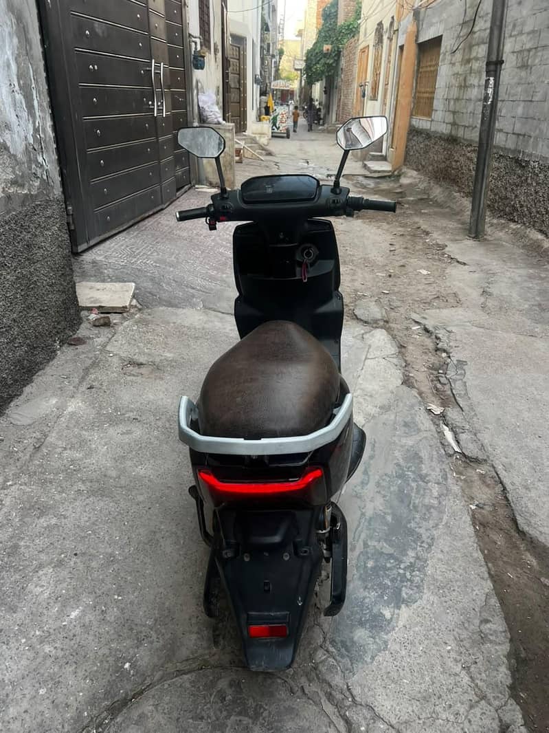 Scooty 6
