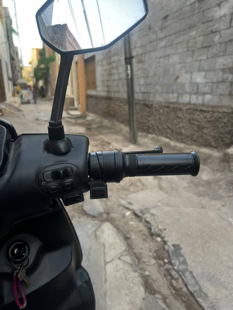 Scooty 8