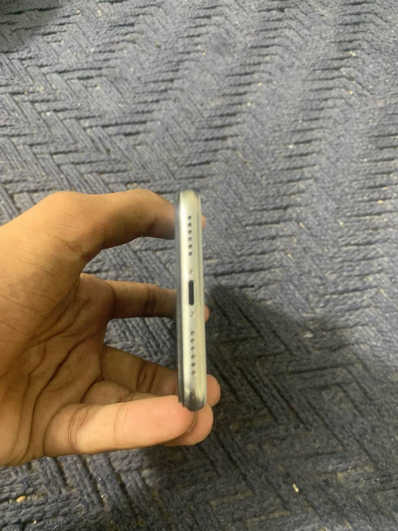 Apple iPhone X 4