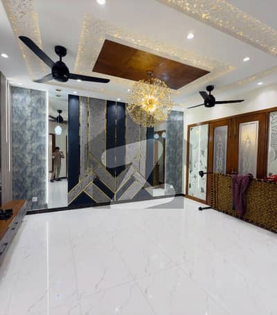 10 marla brand new house available for sale on 80ft road