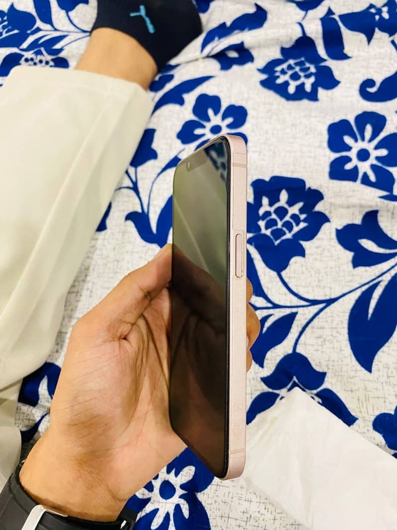 Apple iPhone 13 2