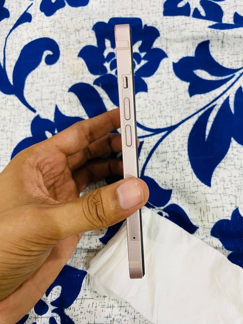 Apple iPhone 13 3