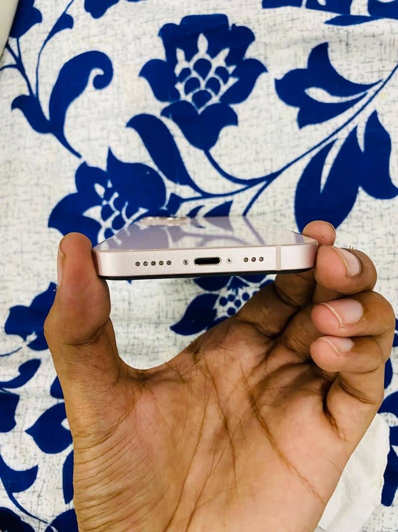 Apple iPhone 13 4