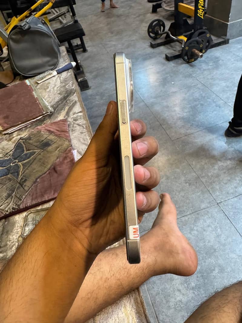 Iphone 15 pro max 4