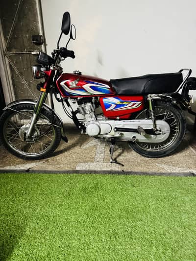 Honda CG 125 . . 2022/2023 Excellent condition. 03/45/69/32/4/1/1