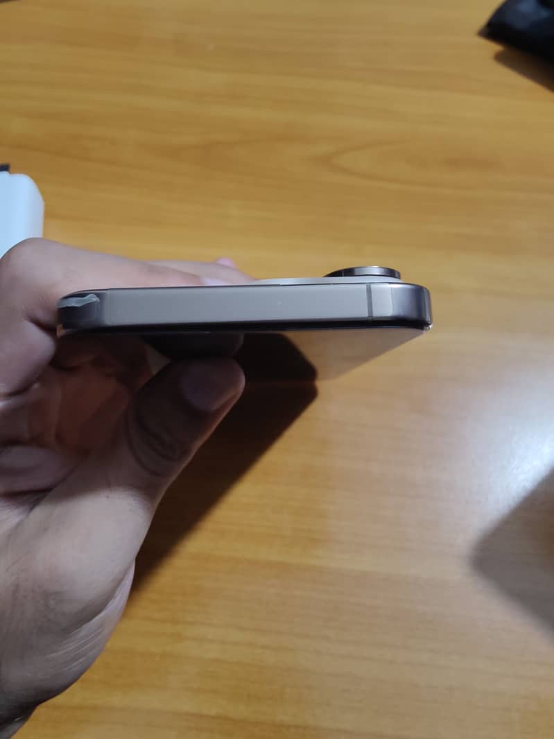 Apple iPhone 16 Pro Max 3