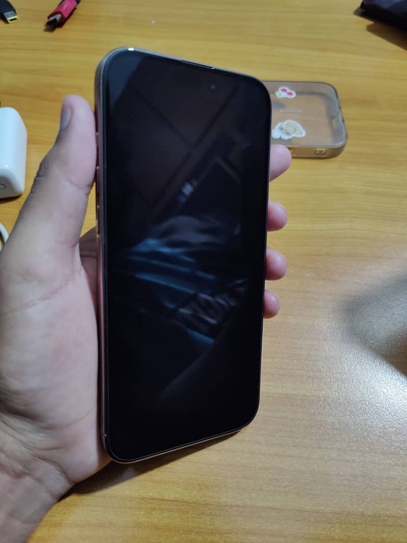 Apple iPhone 16 Pro Max 4