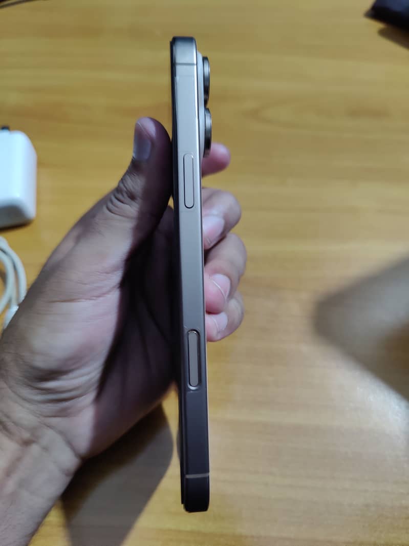 Apple iPhone 16 Pro Max 5