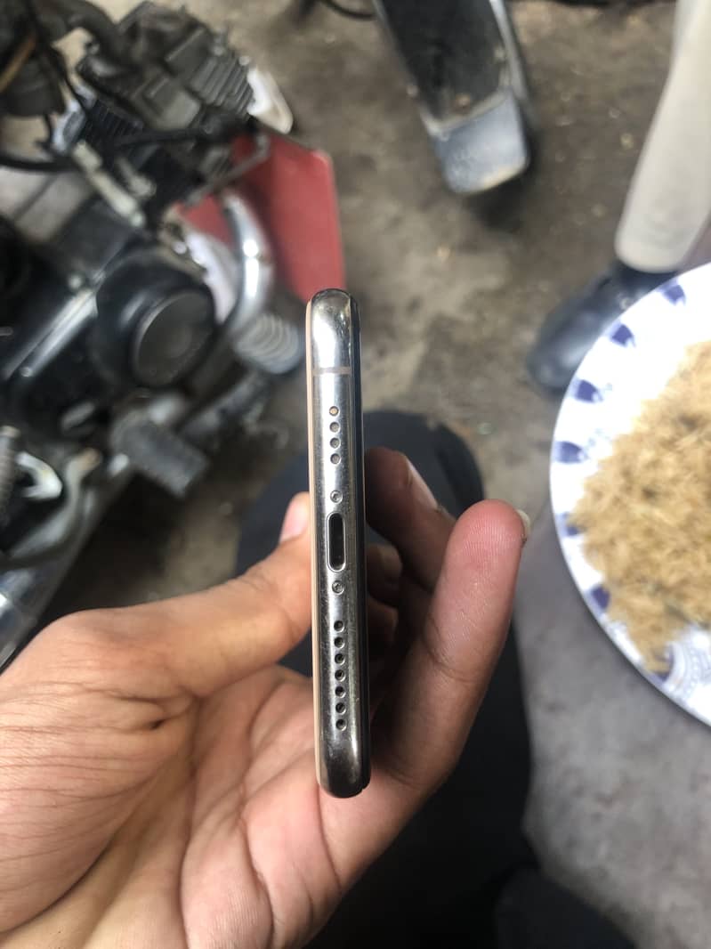 iPhone XS Max 3
