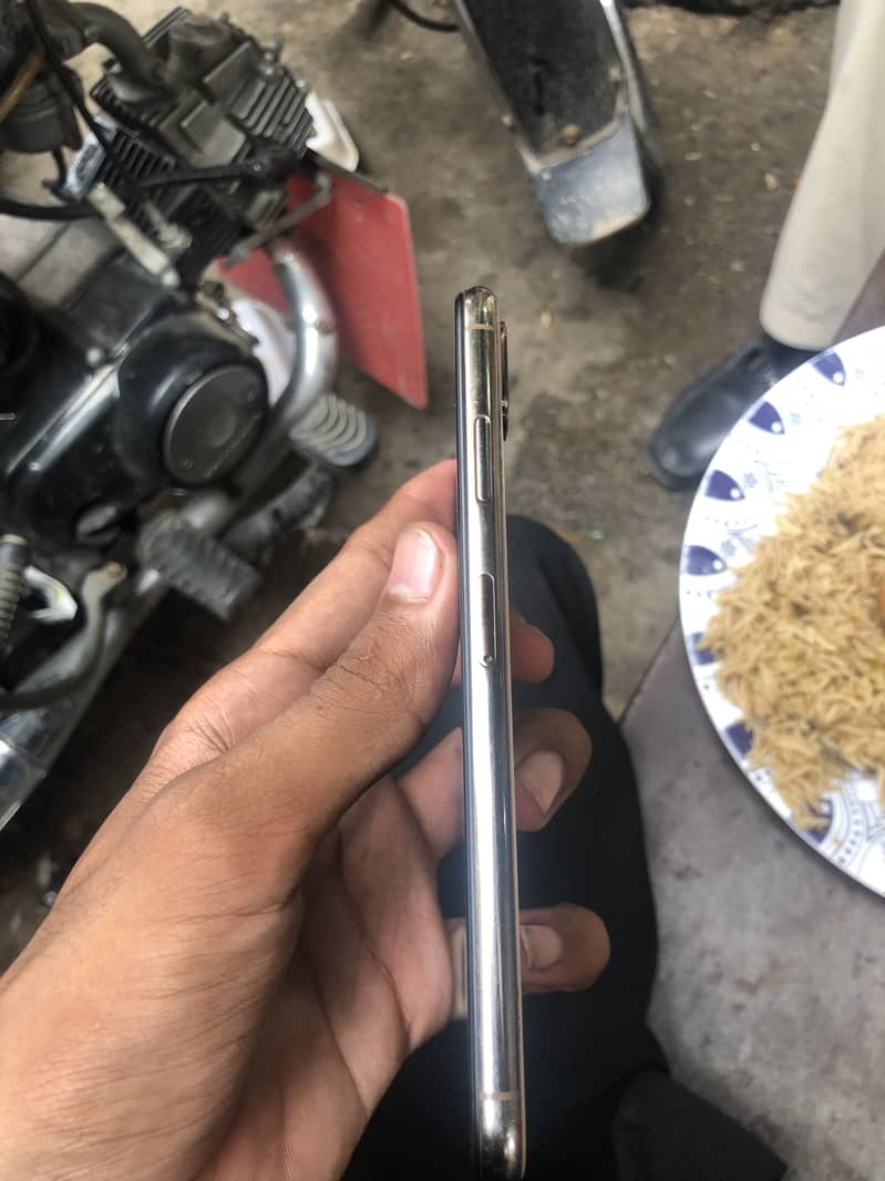 iPhone XS Max 4