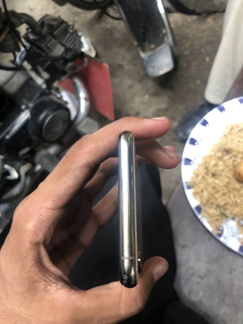 iPhone XS Max 5