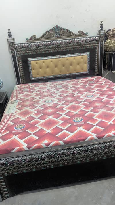 Double Large Bed ,Dressing table ,side tables x2 make ,dressing seat,