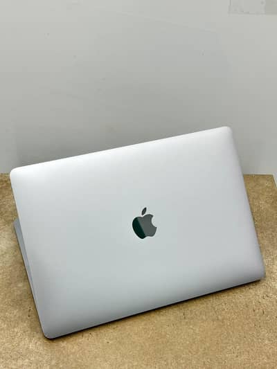 Apple MacBook Pro M2 — 2022
