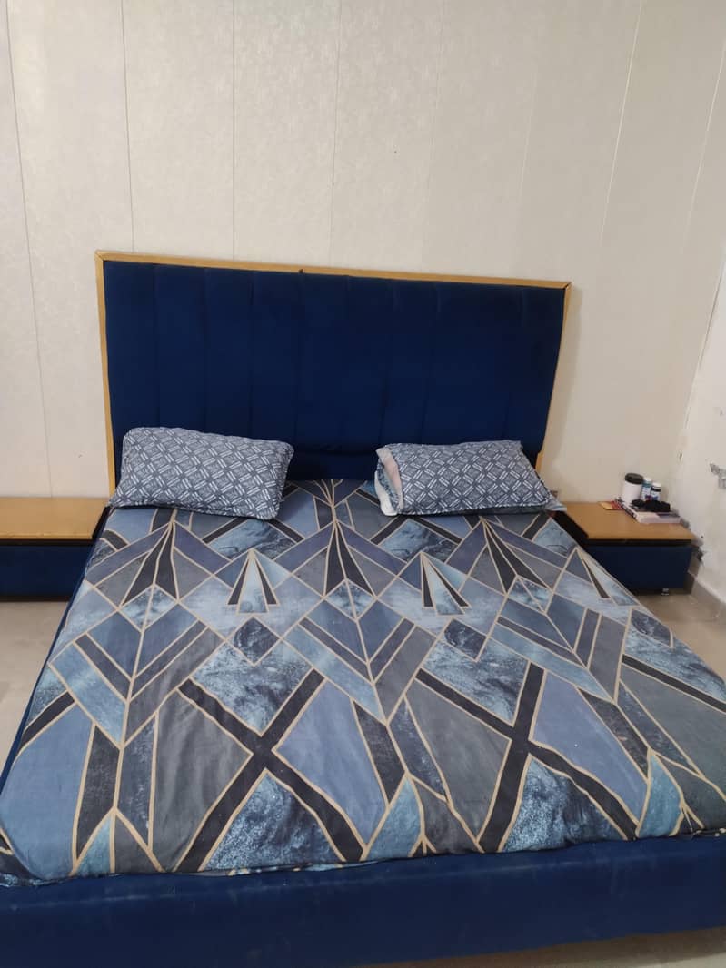 Wodden bed 1