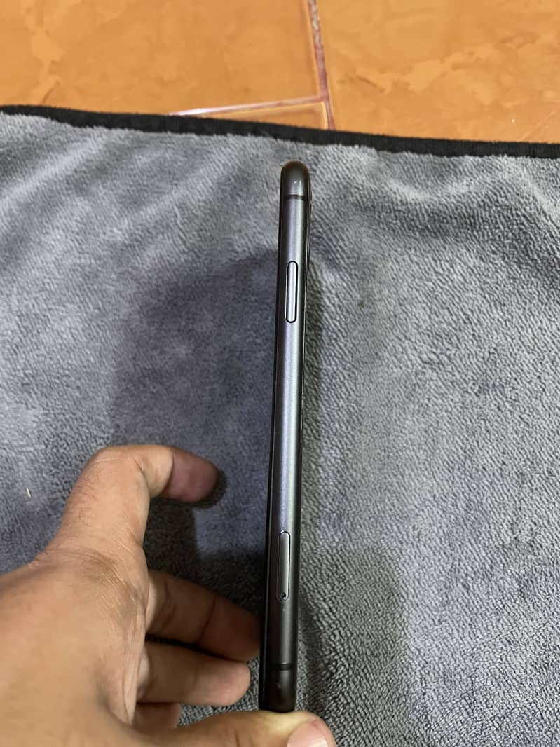 Apple iPhone 11 6