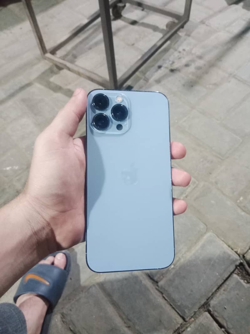 Apple iPhone 13 Pro Max 1