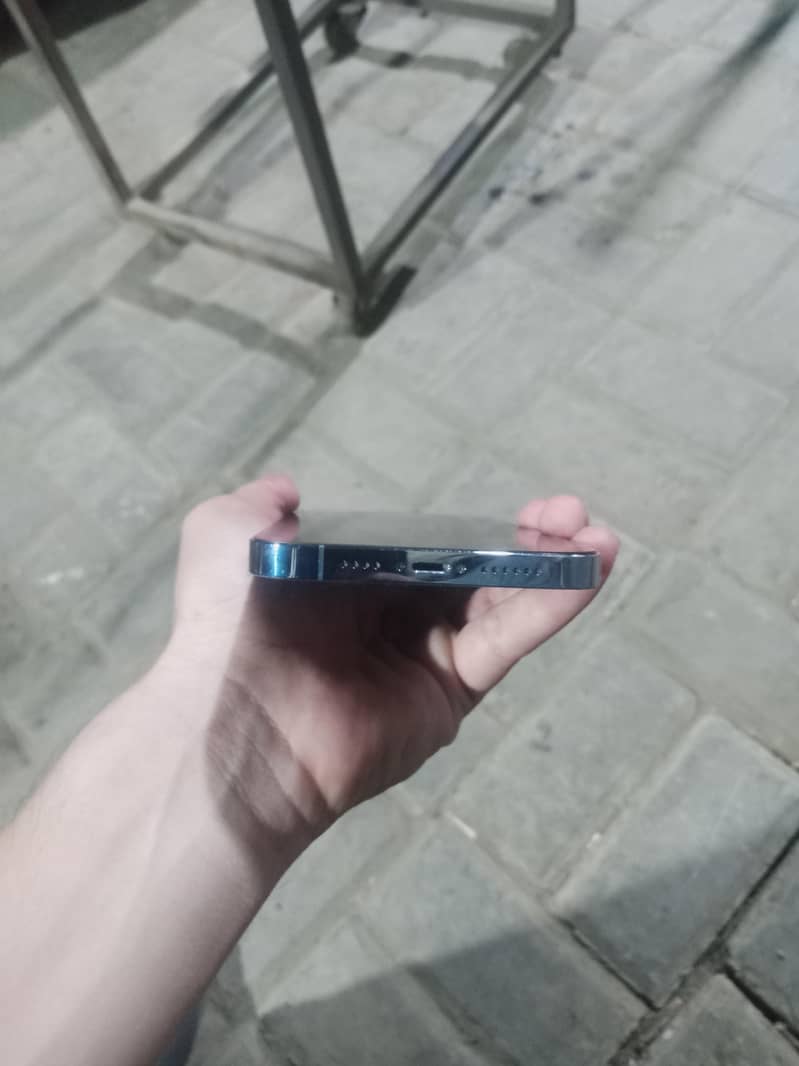 Apple iPhone 13 Pro Max 4