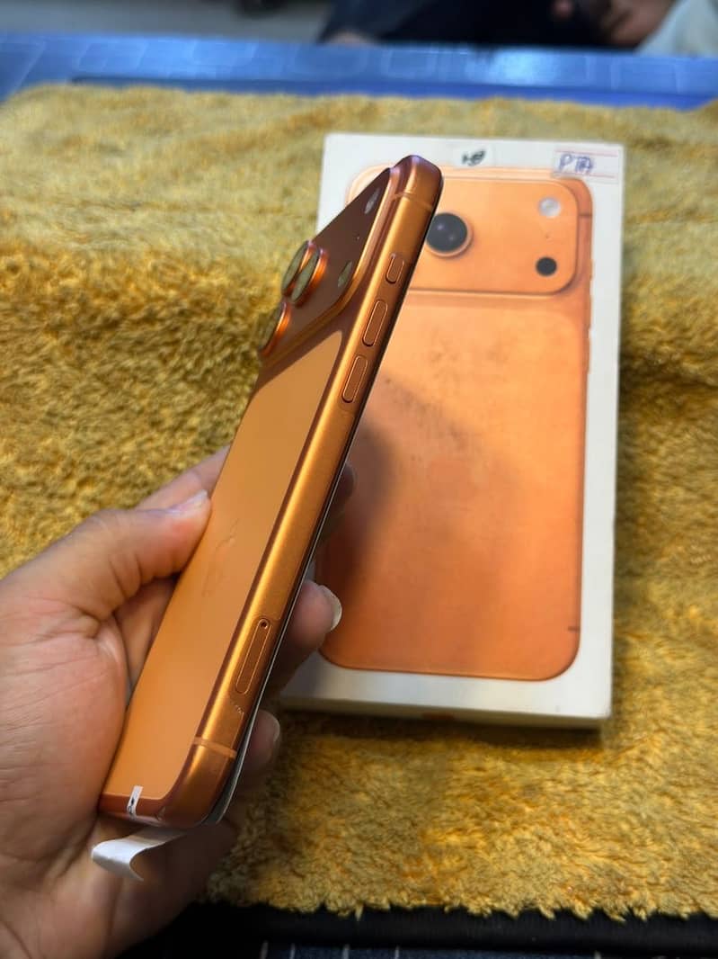 Apple iPhone 17 Pro Max 4