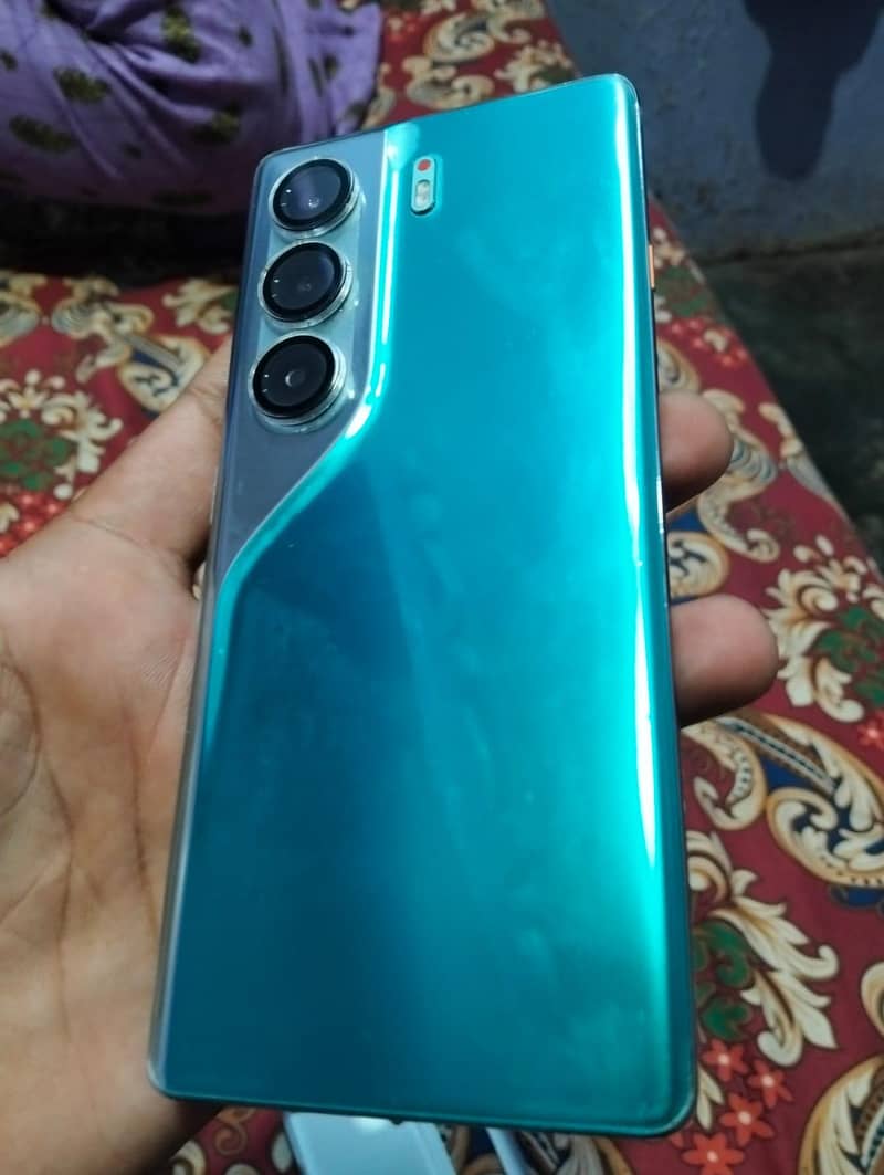 Tecno Camon 40 pro 3